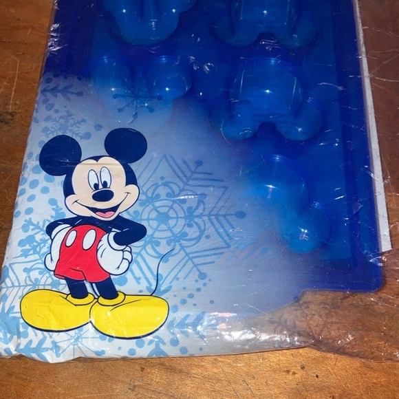 Disney Mickey Mouse ice cube tray - character shapes - Picture 7 of 10